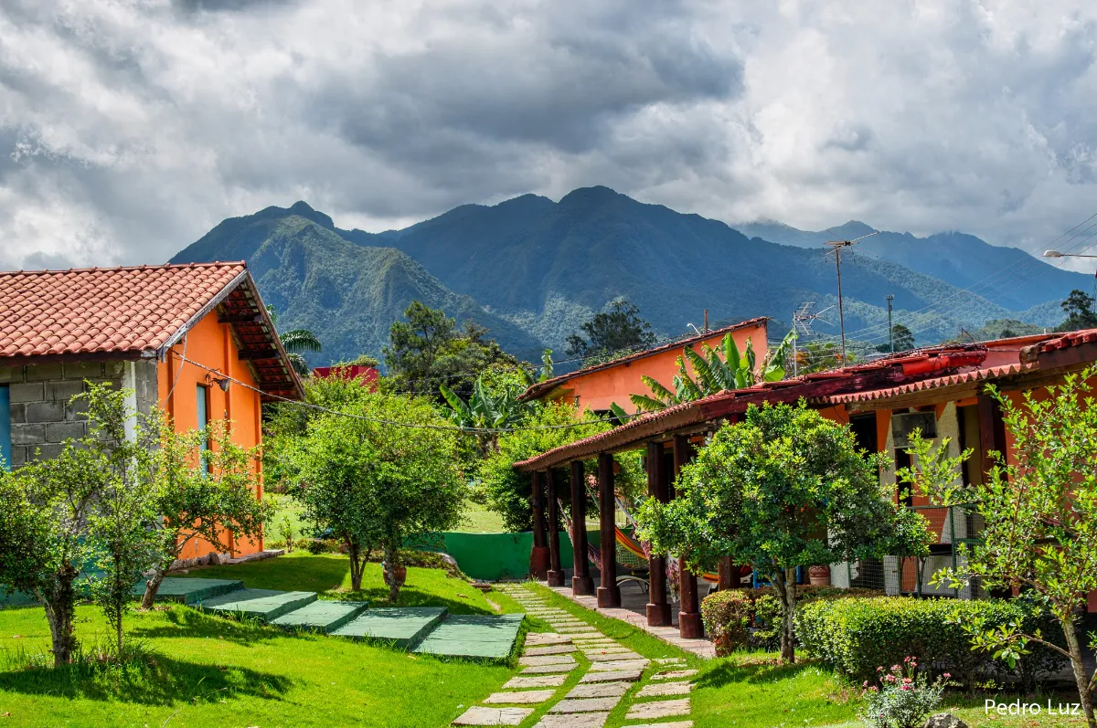 Área verde e jardins da pousada